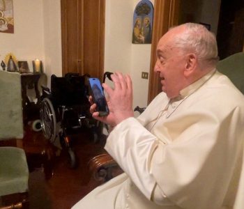 Papa Francisco mantém contato diário com paroquianos de Gaza em meio ao conflito