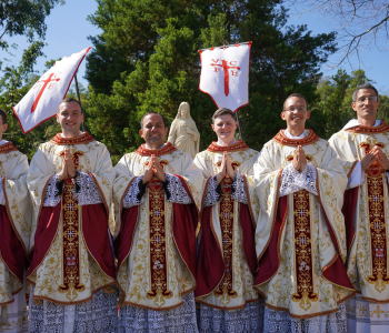 Ordenações no IVE: Seis novos sacerdotes e um diácono para a Igreja!